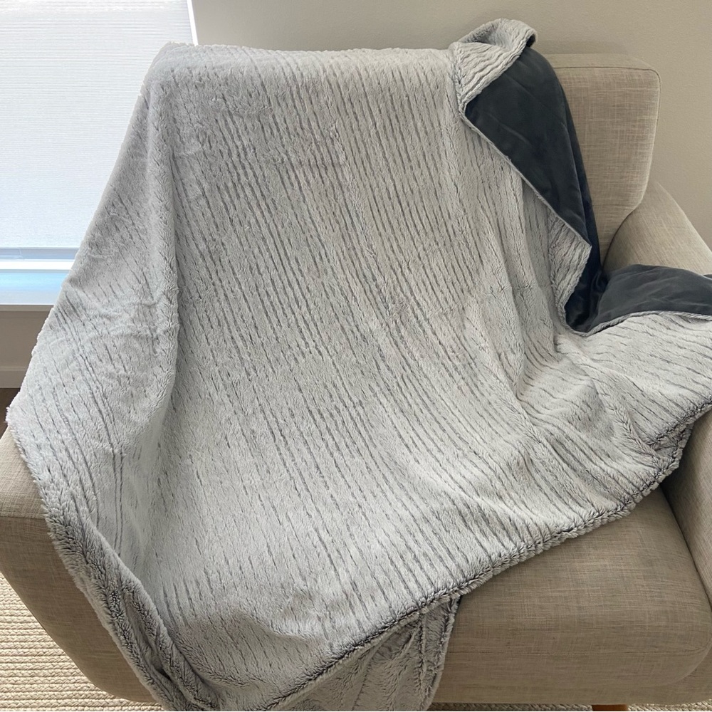 Isaac Mizrahi Luxurious Gray Throw Blanket